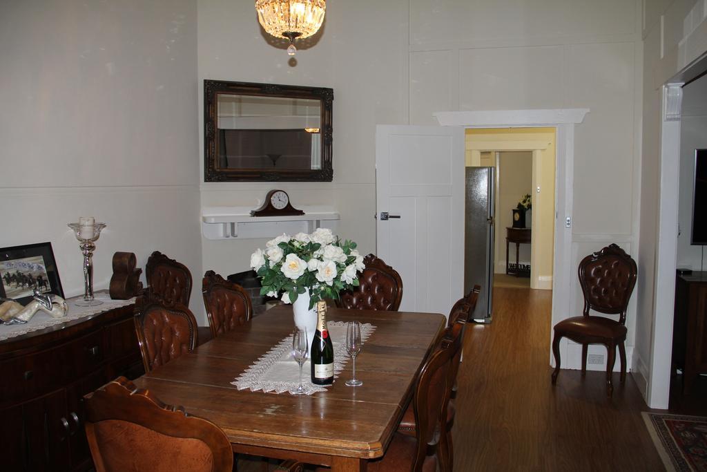 Mentor Chambers Apartment Bed & Breakfast ウェスト・ワイアロング エクステリア 写真